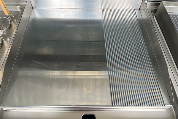 Grill Equipment Gas Griddle with Cabinet YWK-J195