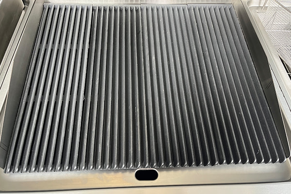 Grill Equipment Gas Lava Rock Grill With Cabinet YWK-J203